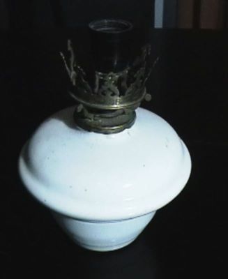 Carl Aner Freiherr von Welsbach; Lampă cu petrol și electrică din porțelan alb