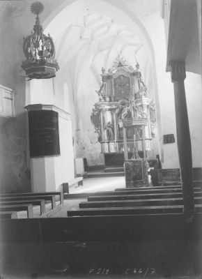 clișeu - Emil Fischer; Corul, altarul și amvonul bisericii evanghelice fortificate din Cisnădie.