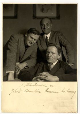 fotografie; Compozitorul EGeorge Enescu, violonistul Yehudi Menuhin și muzicologul Emanoil Ciomac