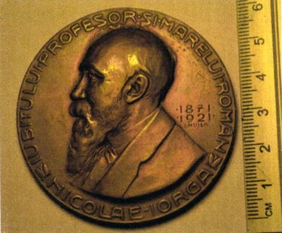medalie jubiliară; Medalie iubitului profesor și marelui român Nicolae Iorga 1871-1921