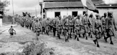 fotografie; Plecarea în patrie a Batalionului 28 în frunte cu comandantul italian căpitanul Franchini (Avezzano, 24 nov. 1919)