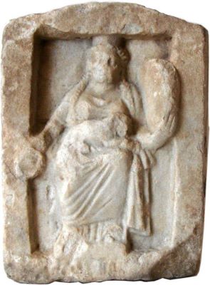 basorelief -  ; Relief sub formă de ediculă reprezentând zeița Kybele