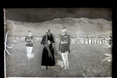 negativ; Clișeu pe sticlă, uscat - Necunoscut; Regina și gl Averescu pe front - 1917