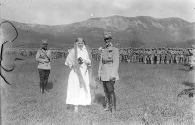 negativ; Clișeu pe sticlă, uscat - Necunoscut; Regina și gl Averescu pe front - 1917