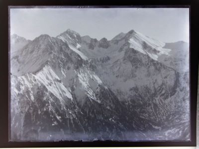 clișeu - Emil Fischer; Munții Făgăraș; peisaj montan cu masivul Podragu