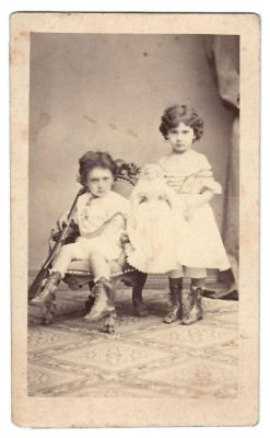 Franz Duschek; Fotografie care îi reprezintă pe Ion I.C. Brătianu și Sabina Brătianu, copii