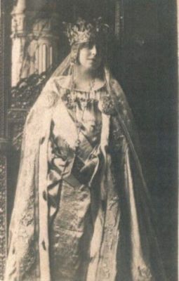 carte poștală ilustrată; Regina Maria a României, în ținuta de la Încoronare