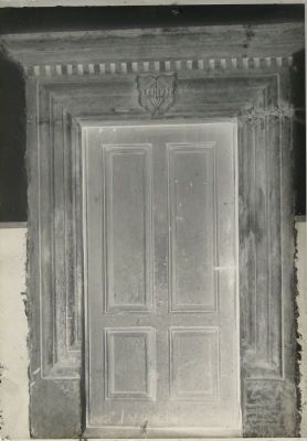 clișeu - Emil Fischer; Ancadrament de ușă renascentistă din Sibiu, cu datare, 1517.