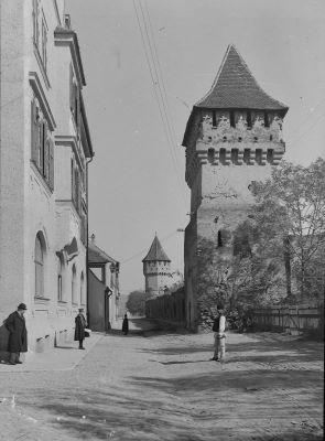 clișeu - Emil Fischer; Turnuri de fortificație pe str. Cetății din Sibiu.