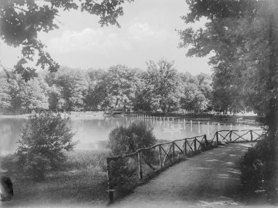clișeu - Emil Fischer; Lacul de agrement din Dumbrava Sibiului.