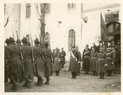 Principele regent Nicolae asistă la defilarea Regimentului 3 Grăniceri, Cernăuți