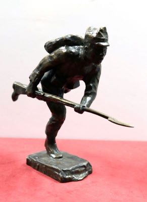 Sculptură mică - Jalea, Ion; Soldat român la atac