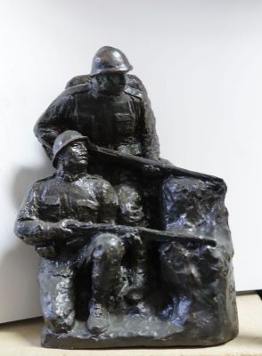 Sculptură mică - Jalea, Ion; Doi ostași români gata de atac la Oituz - 1917