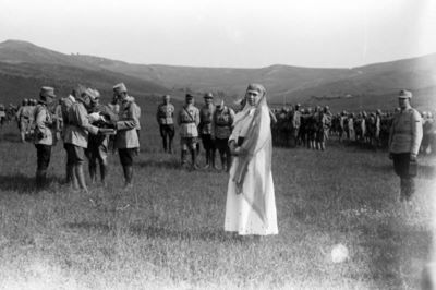 Negativ. Clișeu pe sticlă uscat - Necunoscut; Regele și regina pe front Valea Ocnei 1917