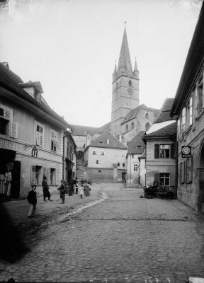 clișeu - Emil Fischer; Turnul Bisericii Evanghelice din Sibiu văzut dinspre str.Turnului.