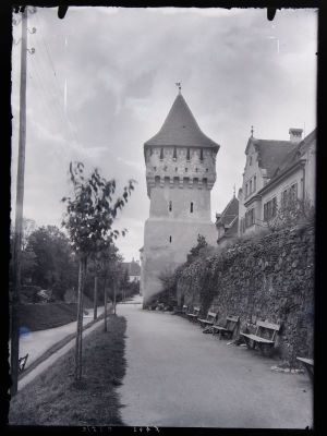 clișeu - Emil Fischer; Turnul Olarilor de pe strada Cetății din Sibiu.