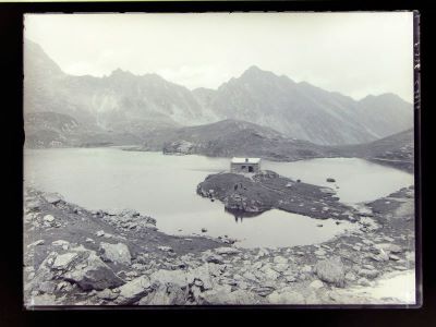 clișeu - Emil Fischer; Lacul Bâlea cu cabana.