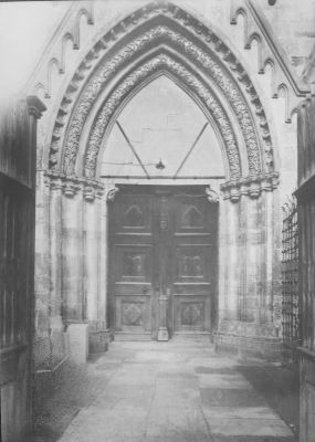 clișeu - Emil Fischer; Catedrala Romano-Catolică din Alba Iulia - portalul de vest.