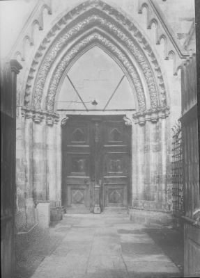 clișeu - Emil Fischer; Catedrala Romano-Catolică din Alba Iulia - portalul de vest