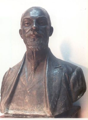bust - Mățăuanu, Dumitru; D. Botescu