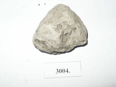 Montmorillonit; (1/2Ca, Na)0,7(Al3,3Mg0,7)((Al, Si)8O20)(OH)4 nH2O; Filosilicați