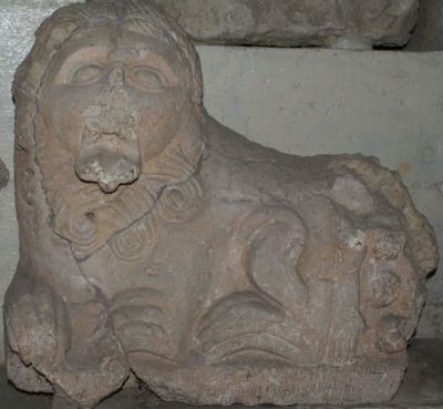 coronament; Leu funerar adosat