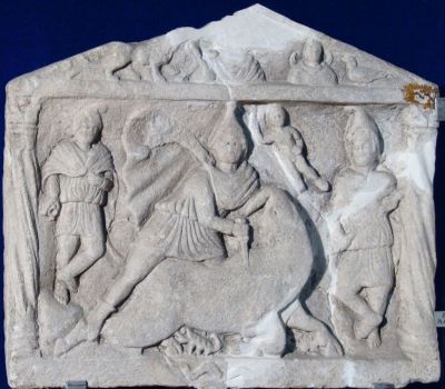 basorelief; Relief mitriac