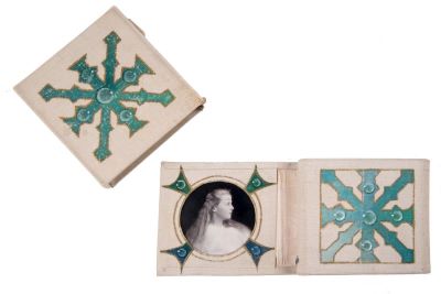 fotografie - Regina Maria a României; Album pliant cu fotografiile principesei Elisabeta a României