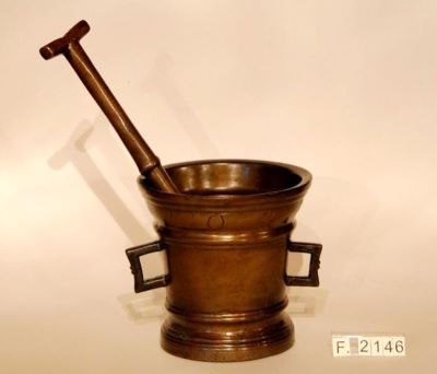 mojar farmaceutic; Mojar din bronz