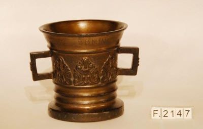 mojar farmaceutic; Mojar din bronz