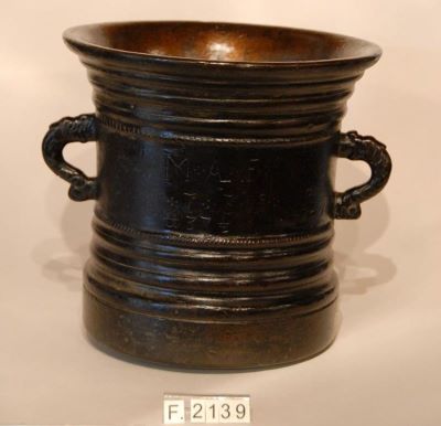 mojar farmaceutic; Mojar din bronz