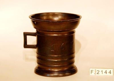 mojar farmaceutic; Mojar din bronz