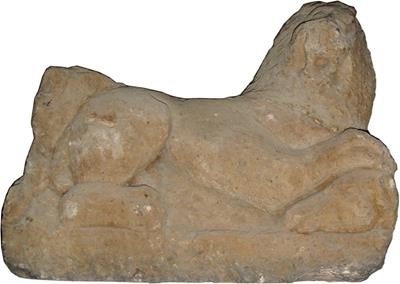 statuie; Postament cu leu