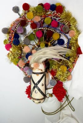 mască-costum - Roșu Arvinte; Căluț cu chipiu
