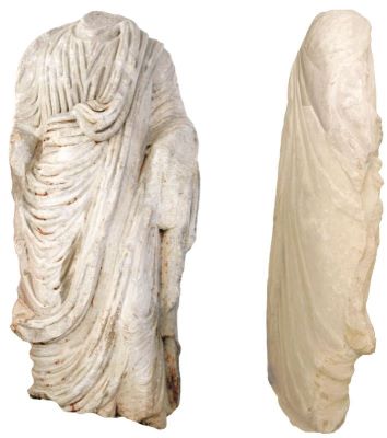 Statuie bărbat drapat