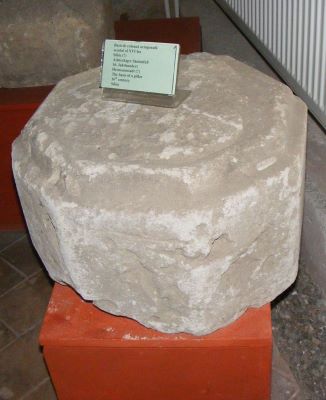 necunoscut; capitel octogonal