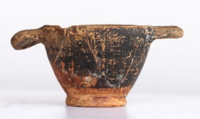 Skyphos; Vase cu benzi