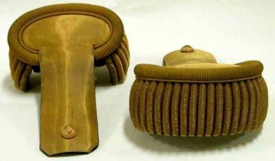 Epoleți ai generalului francez Henri Berthelot