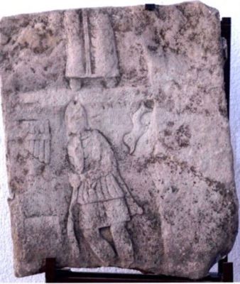 basorelief; Aedicula