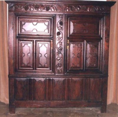 dulap; armoire