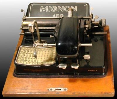 mașină de scris mecanică portabilă