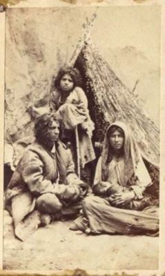 fotografie - Glatz, Theodor; Koller, Carl; Familie de țigani cu doi copii