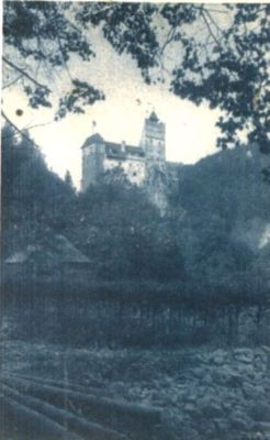 carte poștală ilustrată; fațada de nord-est a castelului regal Bran