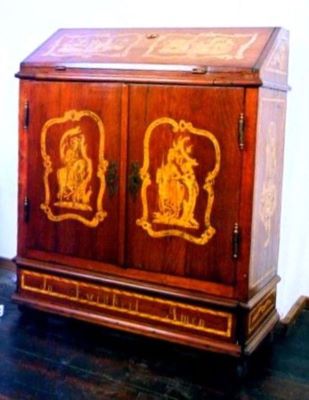 prie-Dieu; Secretaire