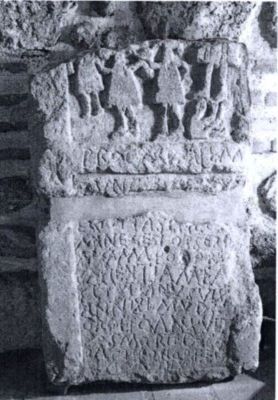 stelă; Inscripție funerară cu relief