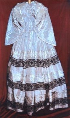 rochie cu crinolină