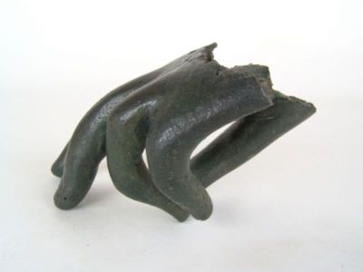 statuie; fragment de mână