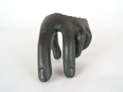 statuie; fragment de mână