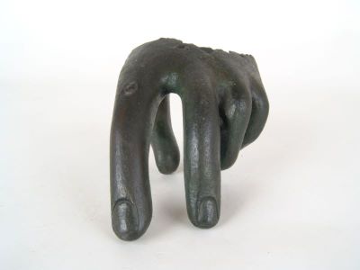 statuie; fragment de mână