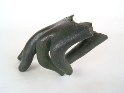 statuie; fragment de mână